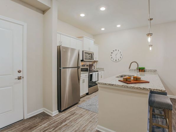 3061 Godwin Blvd APT 317