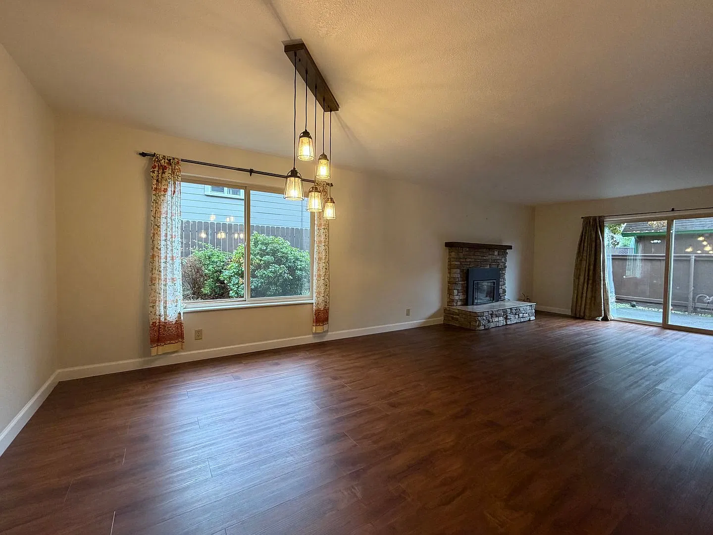 Quiet 3/1.5 Condo with detached garage in north Eureka — Photo 4