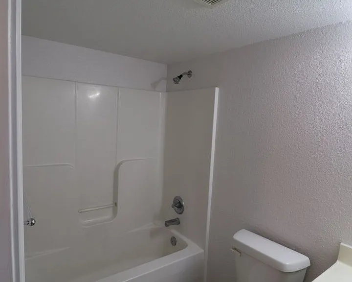 2116 Thompson Dr — Photo 10