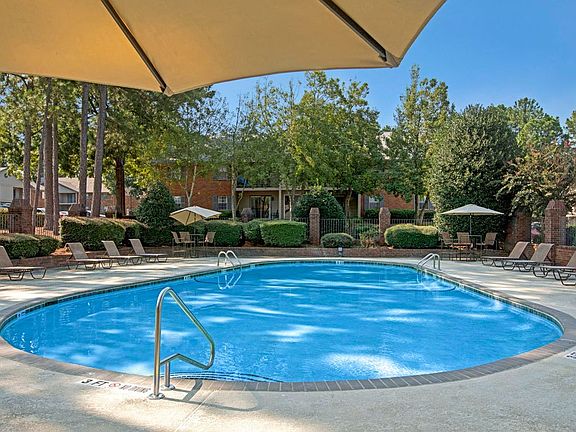 Resort-style Swimming Pool and Deck