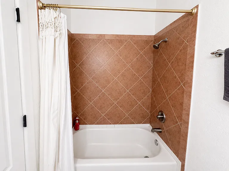 724 N Pine St — Photo 11