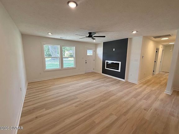 4th image of 206 W Park St