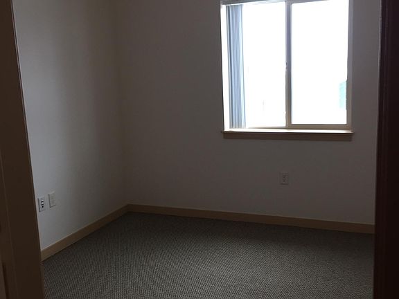 4th image of 420 E 7 N