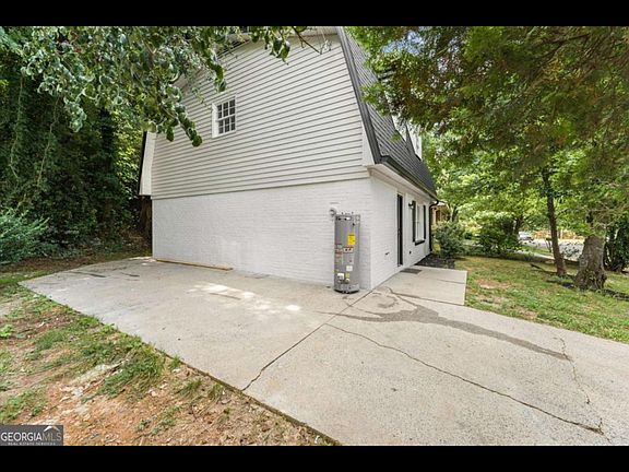 3rd image of 105 Elizabeth St