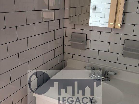 4th image of 119 Vermilyea Ave APT 5D