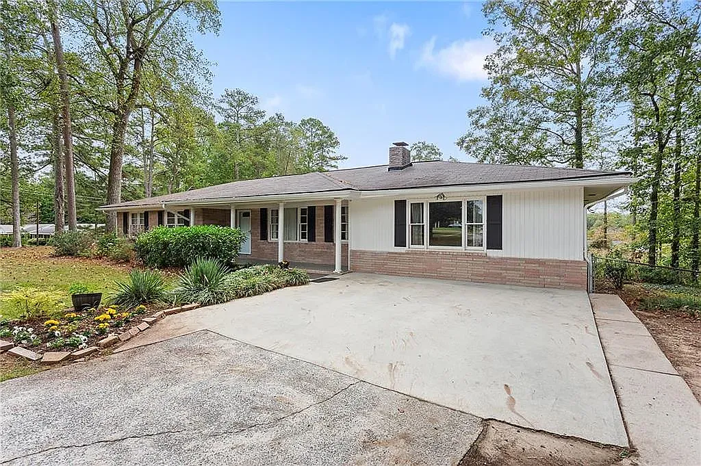 4 bed, 2110 sqft, $2,300 — Photo 3