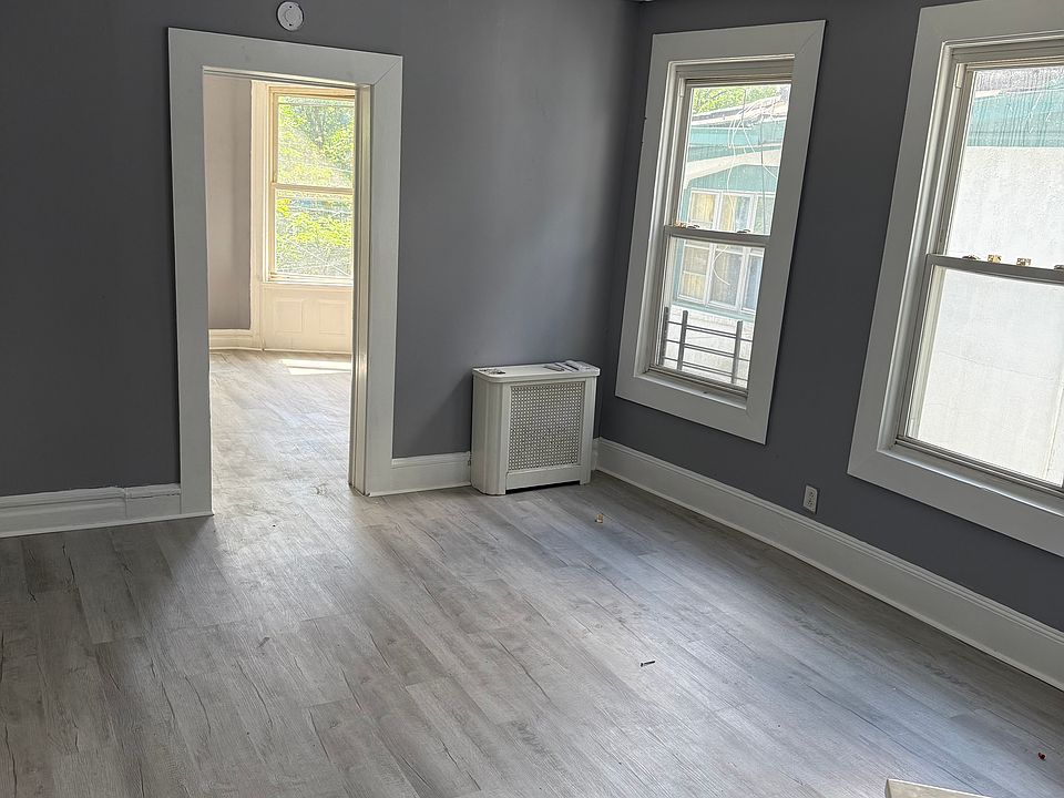1st image of 17-19 Chelsea Ave #2