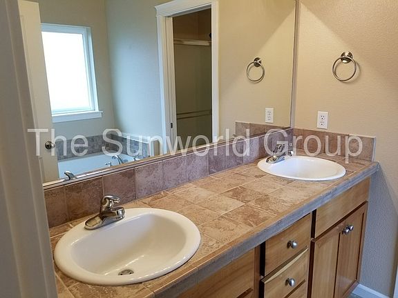 5th image of 10105 NE 28th Ave