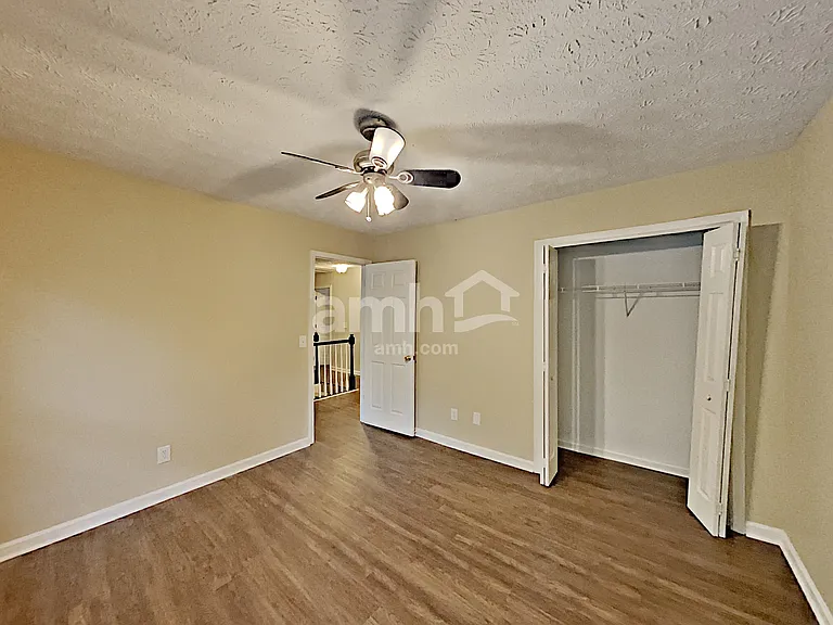 375 Saybrooke Xing — Photo 15