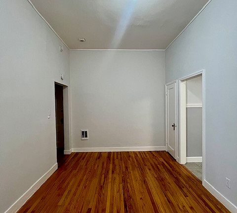 3rd image of 2152 Pine St #5