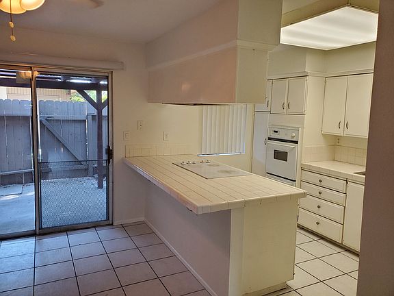 4th image of 17922 Irvine Blvd