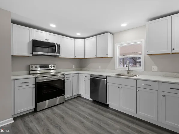 247 Stardust Dr, Dover, DE 19904