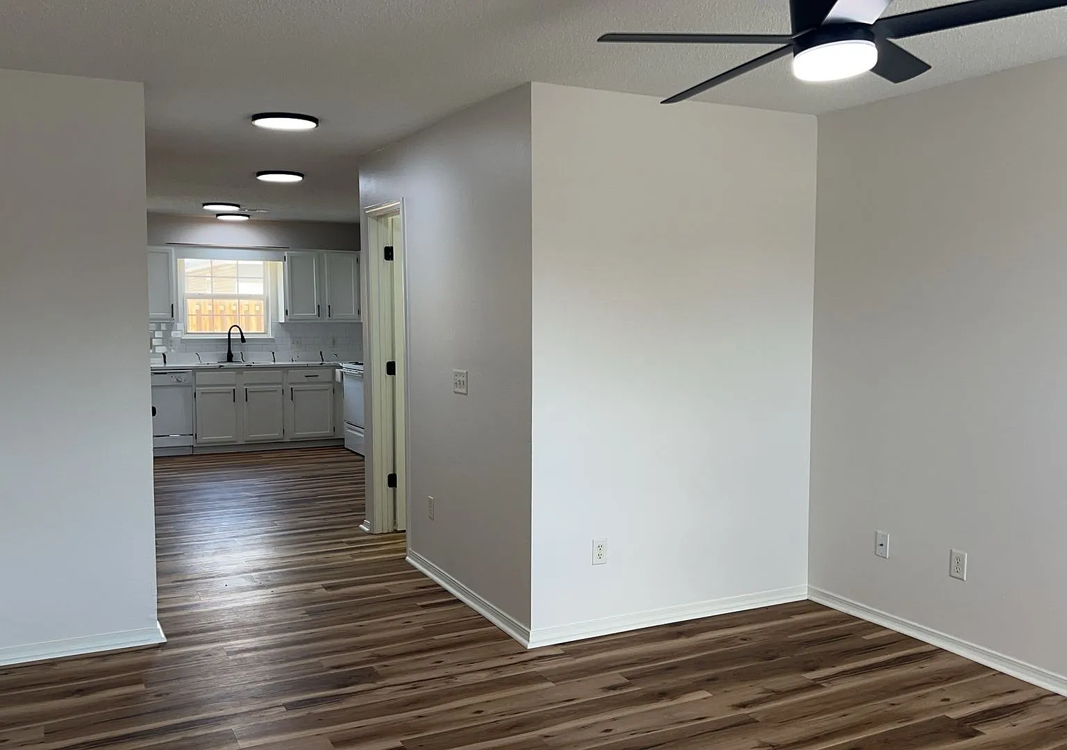 3302 SW Landau Ct Apt 1 & 2 — Photo 2