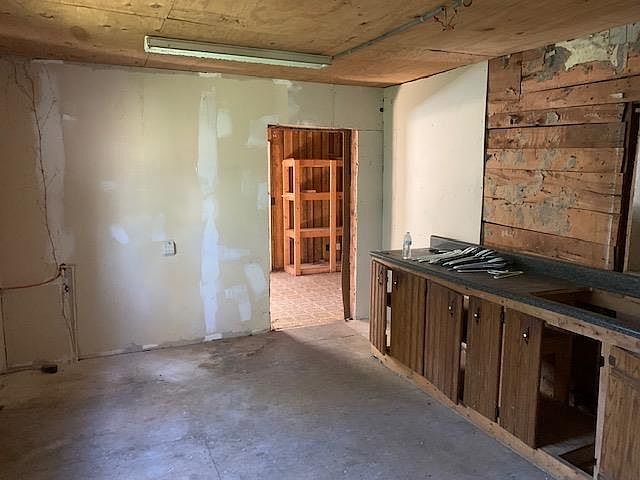 2nd image of 668 W Main St
