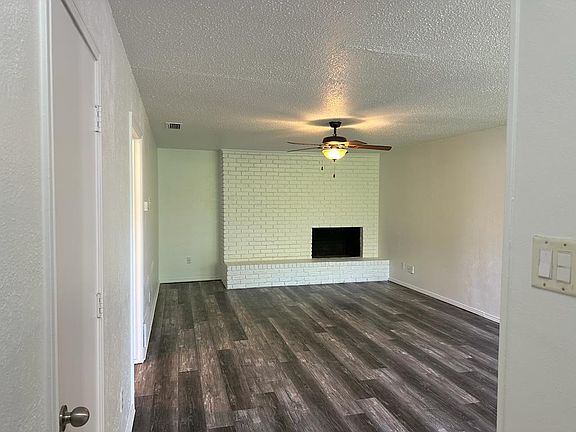 2nd image of 2818 Golfing Green Dr
