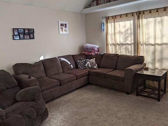 3rd image of 4570 N Woodbridge Ave