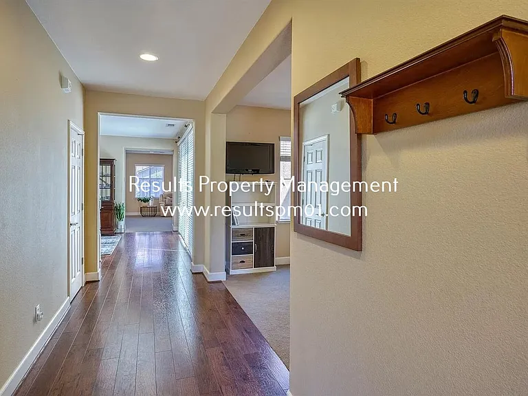 2425 Foxcroft Cir — Photo 9