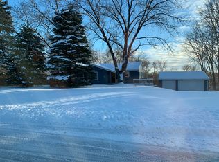 N60W15751 Hawthorne Dr, Menomonee Falls, WI 53051