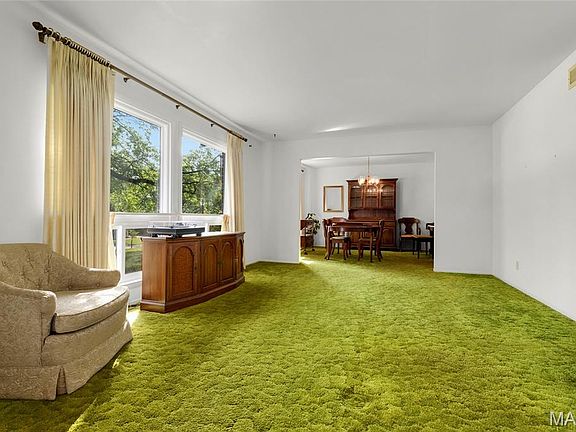 4th image of 198 River Bend Cir