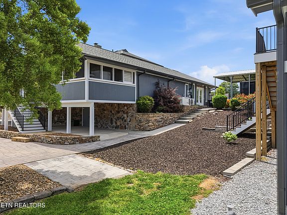 53rd image of 401 Gholdston Dr
