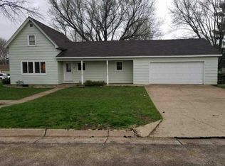 450 S 6th St, Akron, IA 51001