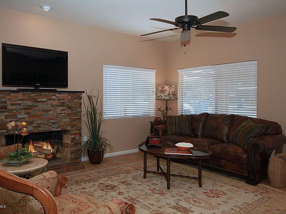 2nd image of 2557 E La Cienega Dr