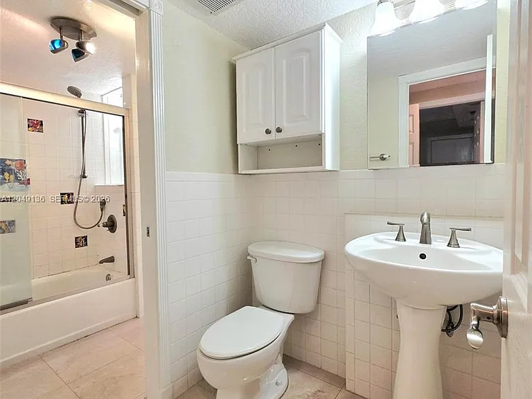 1400 NE 57th Ct #202 — Photo 15