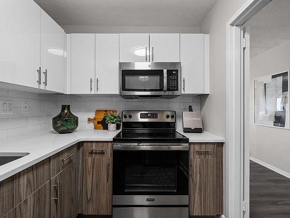 5th image of 4400 Lindell Blvd #8A