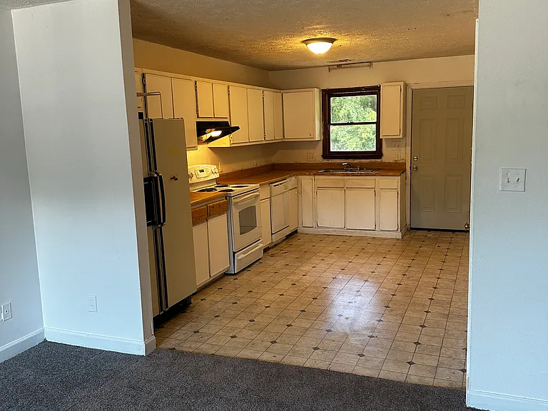 384 Coates Rd #1 — Photo 3