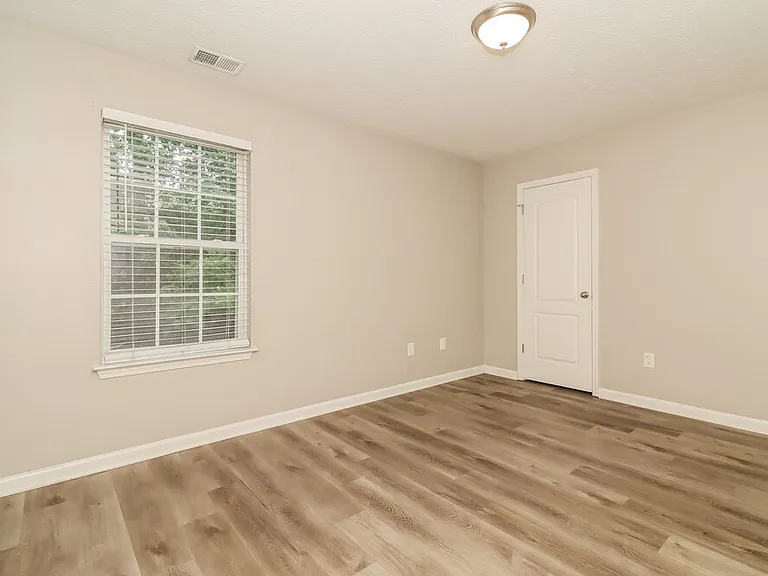 100 Saint Ann Cir — Photo 15