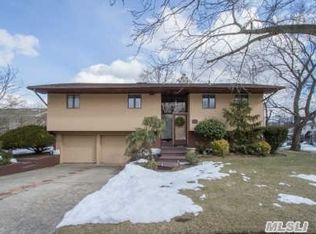 1821 Leona Ct, Merrick, NY 11566