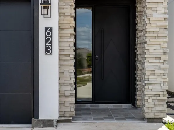 623 Winding Oaks, Stafford, TX 77477