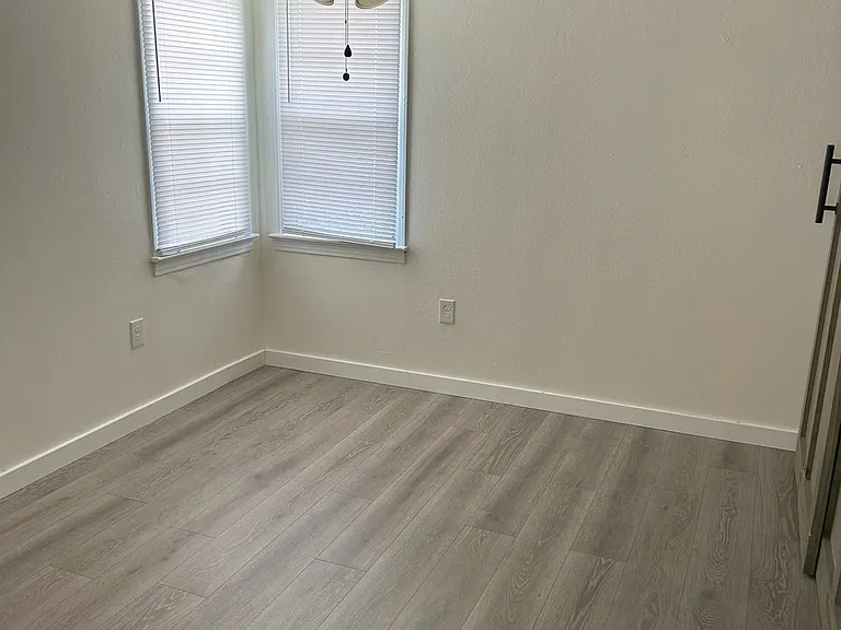 12 N Desoto Ave — Photo 6