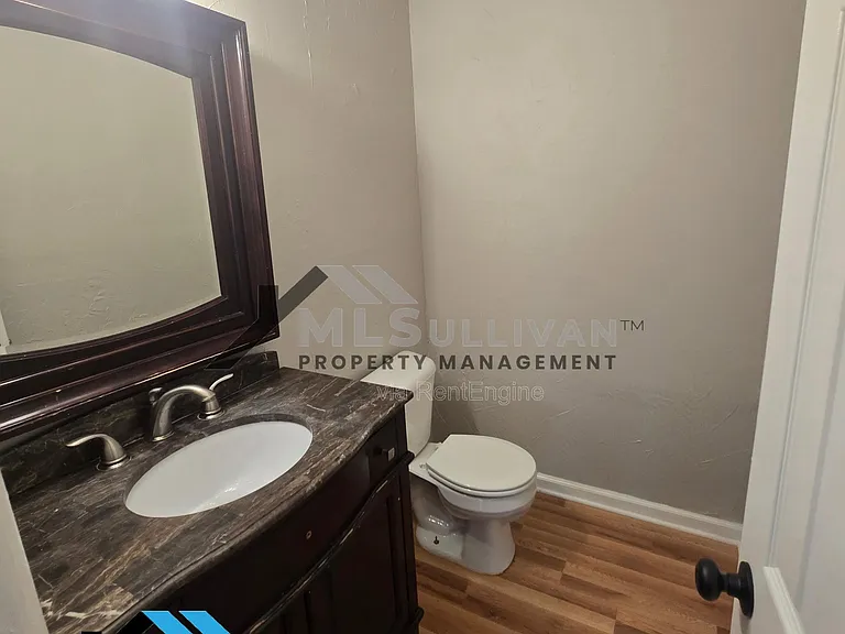 4100 Five Oaks Dr #21 — Photo 5