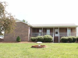 1515 W Cemetery Rd, Cookeville, TN 38506