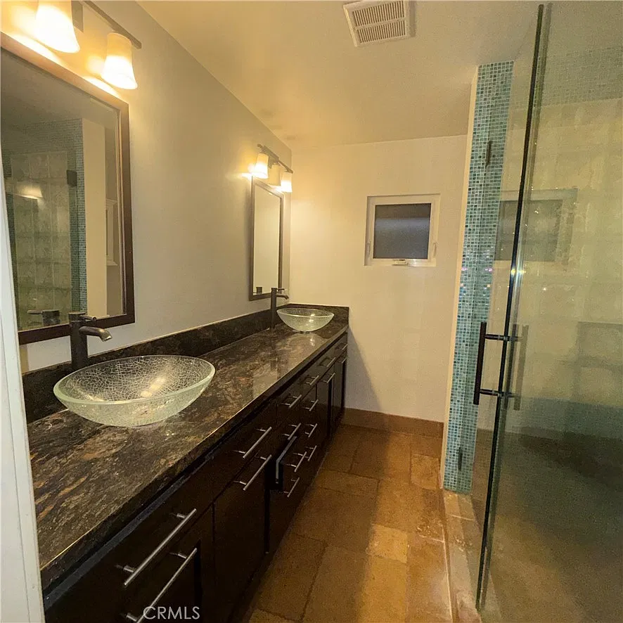 1 bed, 900 sqft, $3,000 — Photo 3