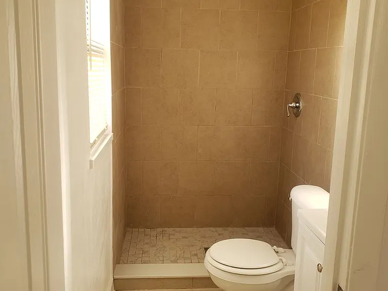 940 Lockhart St — Photo 18