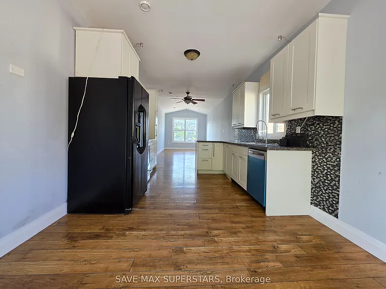222 Phillips St #UPPER — Photo 7