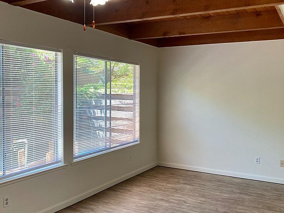 4th image of 16 Kingston Ln