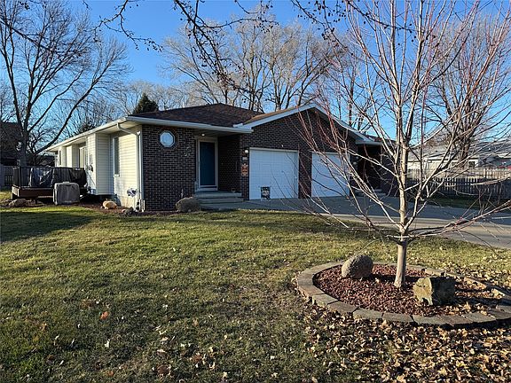 2nd image of 912 N 6th Avenue Cir