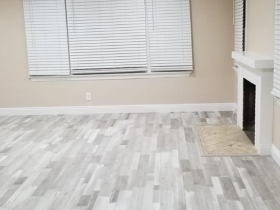 3rd image of 13341 Burbank Blvd