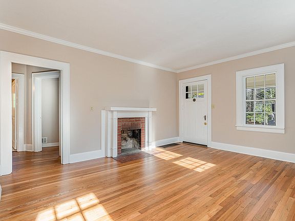 3rd image of 2601 Vineyard St