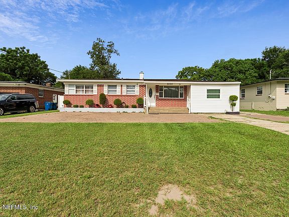 3rd image of 2426 LIGUSTRUM Road