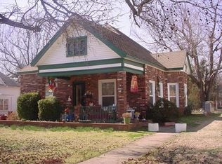 407 SW 2nd St, Checotah, OK 74426