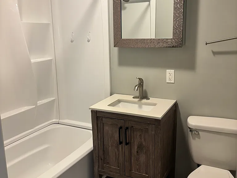 520 Brentwood St — Photo 2