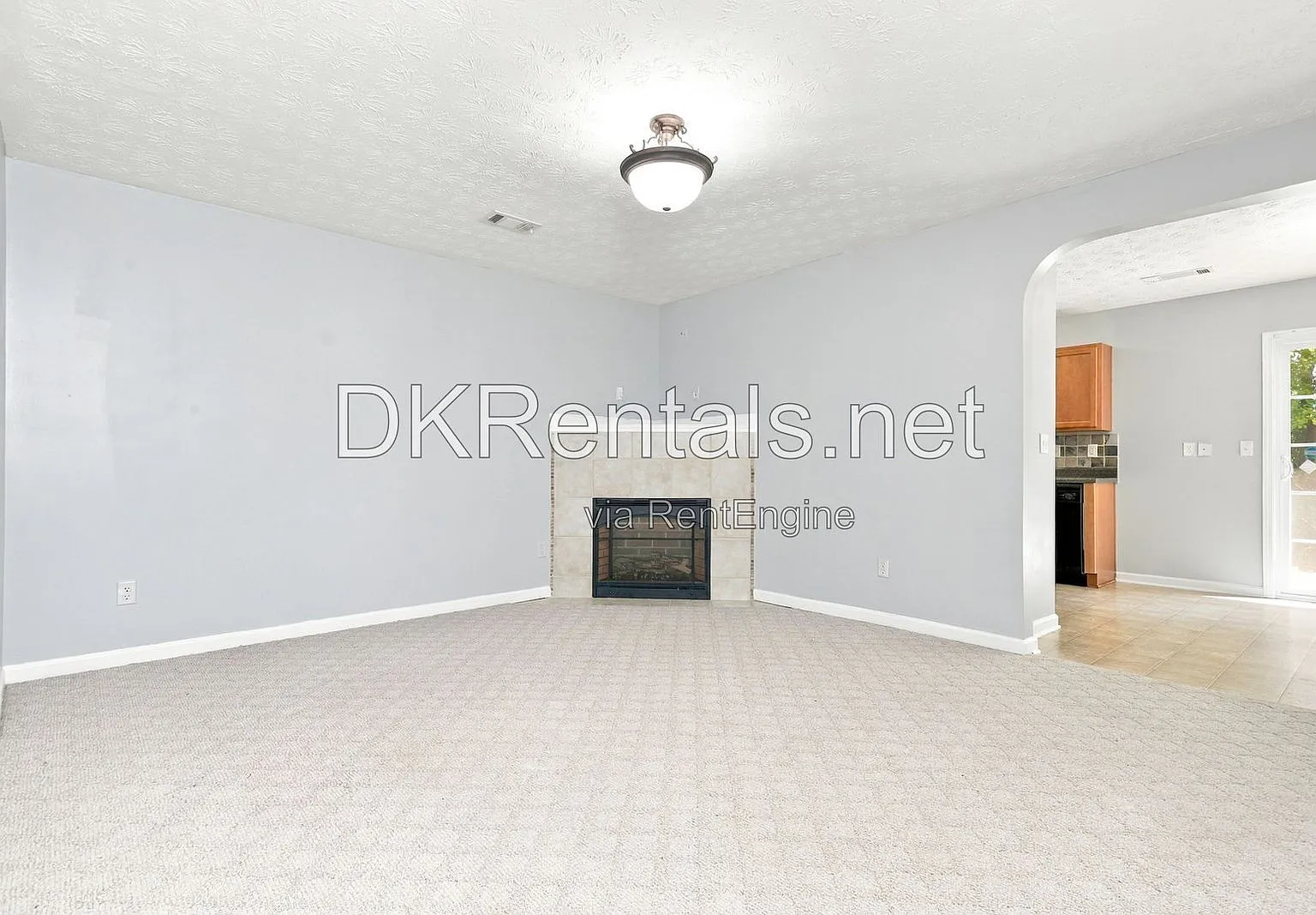 3 bed, 2.5 bath, 1588 sqft, $1,600 — Photo 2