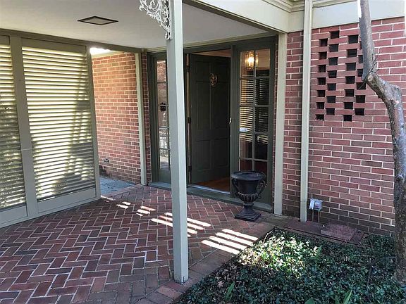 4th image of 933 Oak Hill Dr