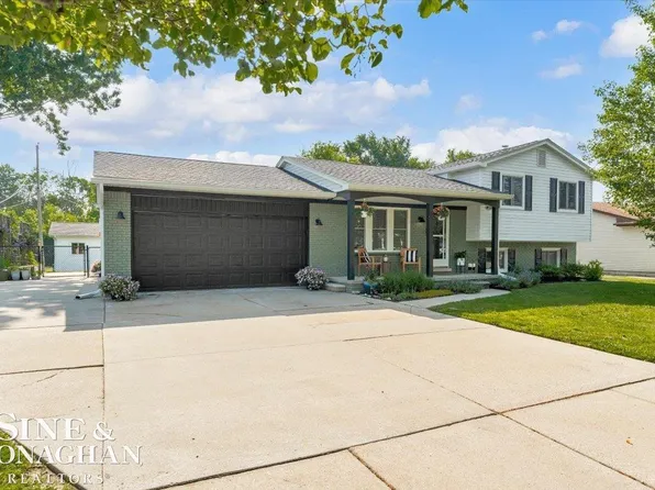 855 Montana St, Marysville, MI 48040