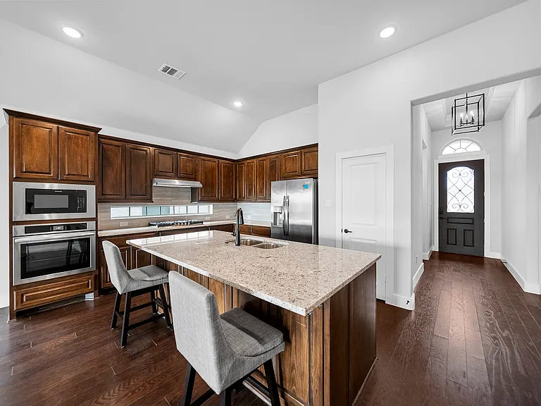 925 Baybrook Ln — Photo 7