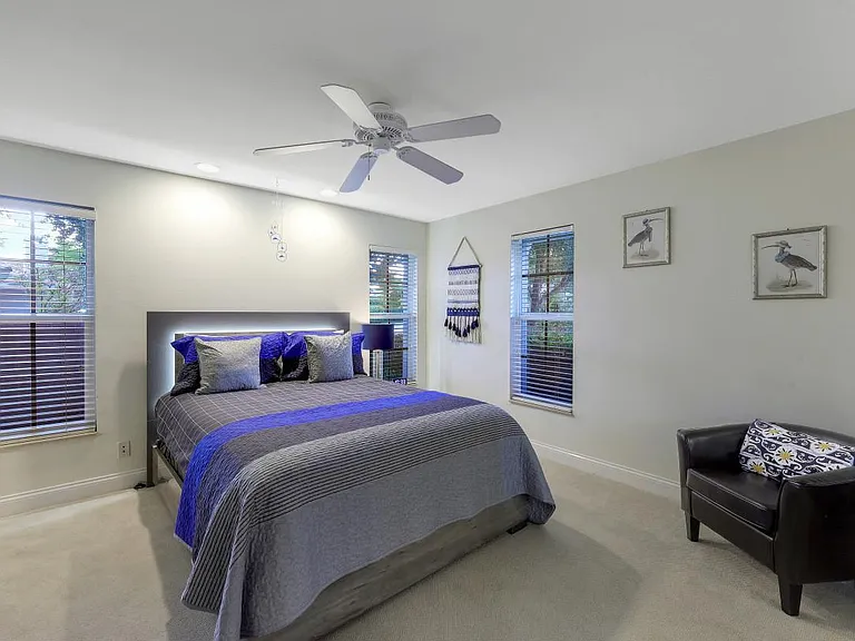 Bedroom #2, queen size